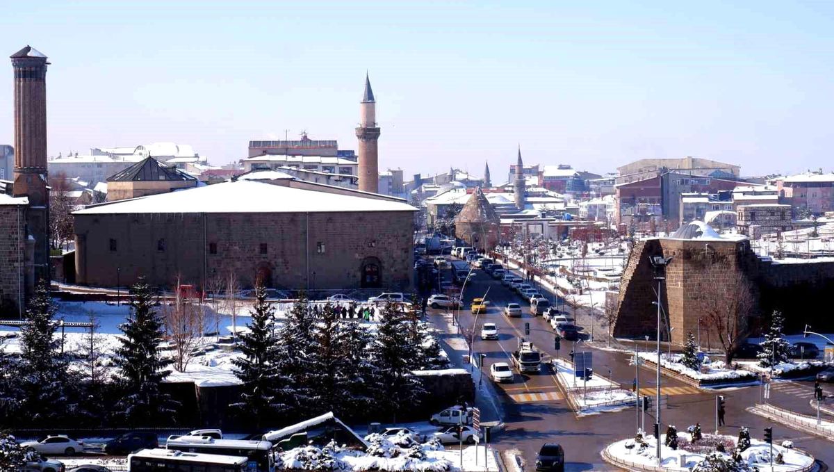 Erzurum\'da Göç Nedenleri: Aile Bağlılığı ve Eğitim