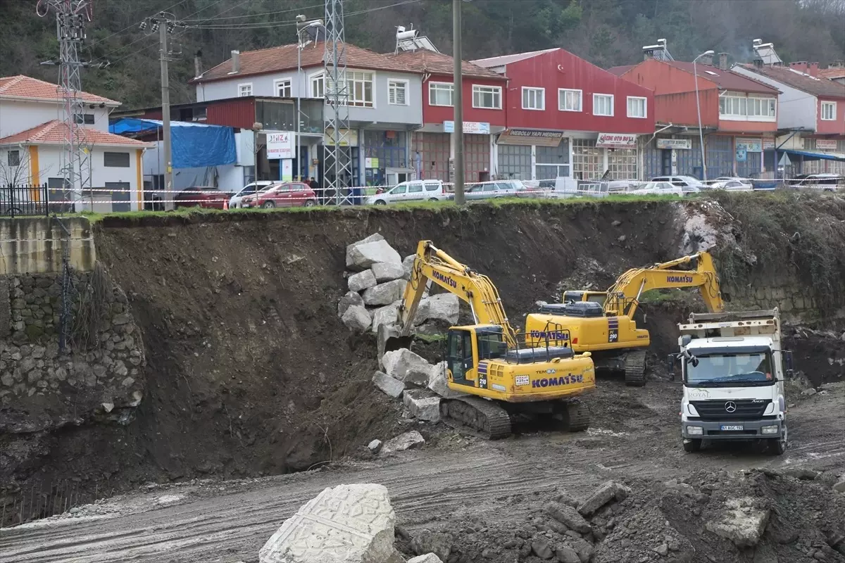 Kastamonu\'da İstinat Duvarı Çöktü