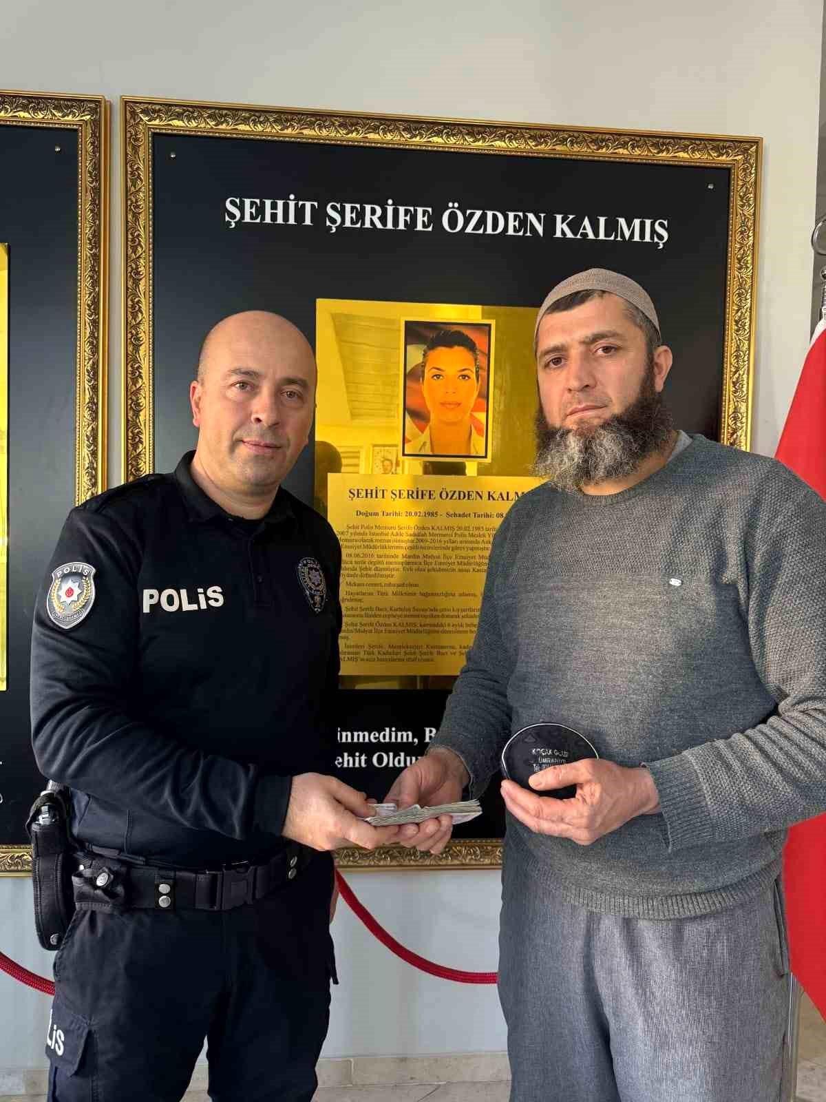 Kastamonu\'da Bulunan Cüzdan, Polisi Sayesinde Sahibine Ulaştırıldı