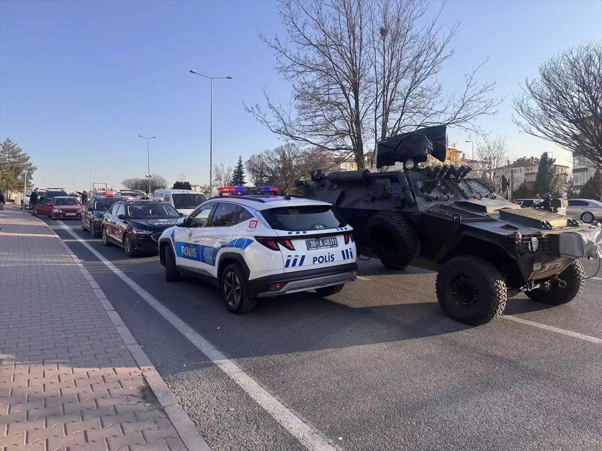 Kayseri\'de Silahlı Kavga: 3 Yaralı