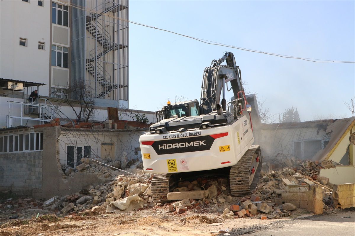 Kilis\'te Depremzedelerin Binaları Yıkılıyor