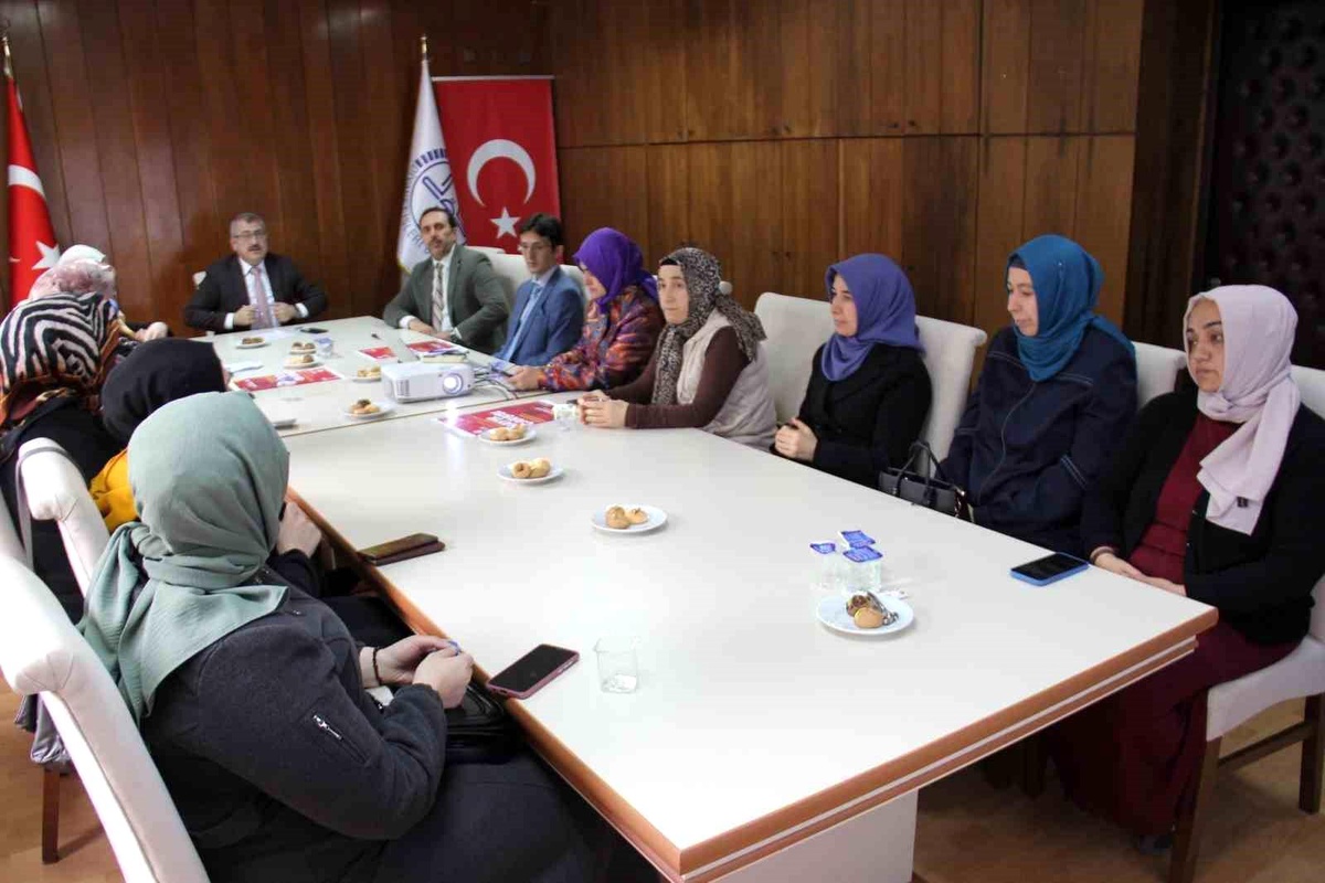 Depremde Yaralılara Destek İçin Hayır Çarşısı