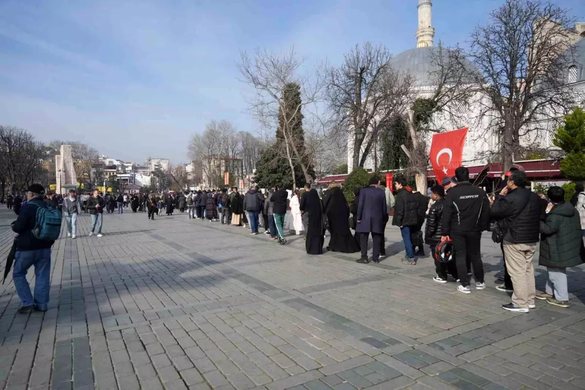 Ayasofya\'ya Yerli Turist Akını