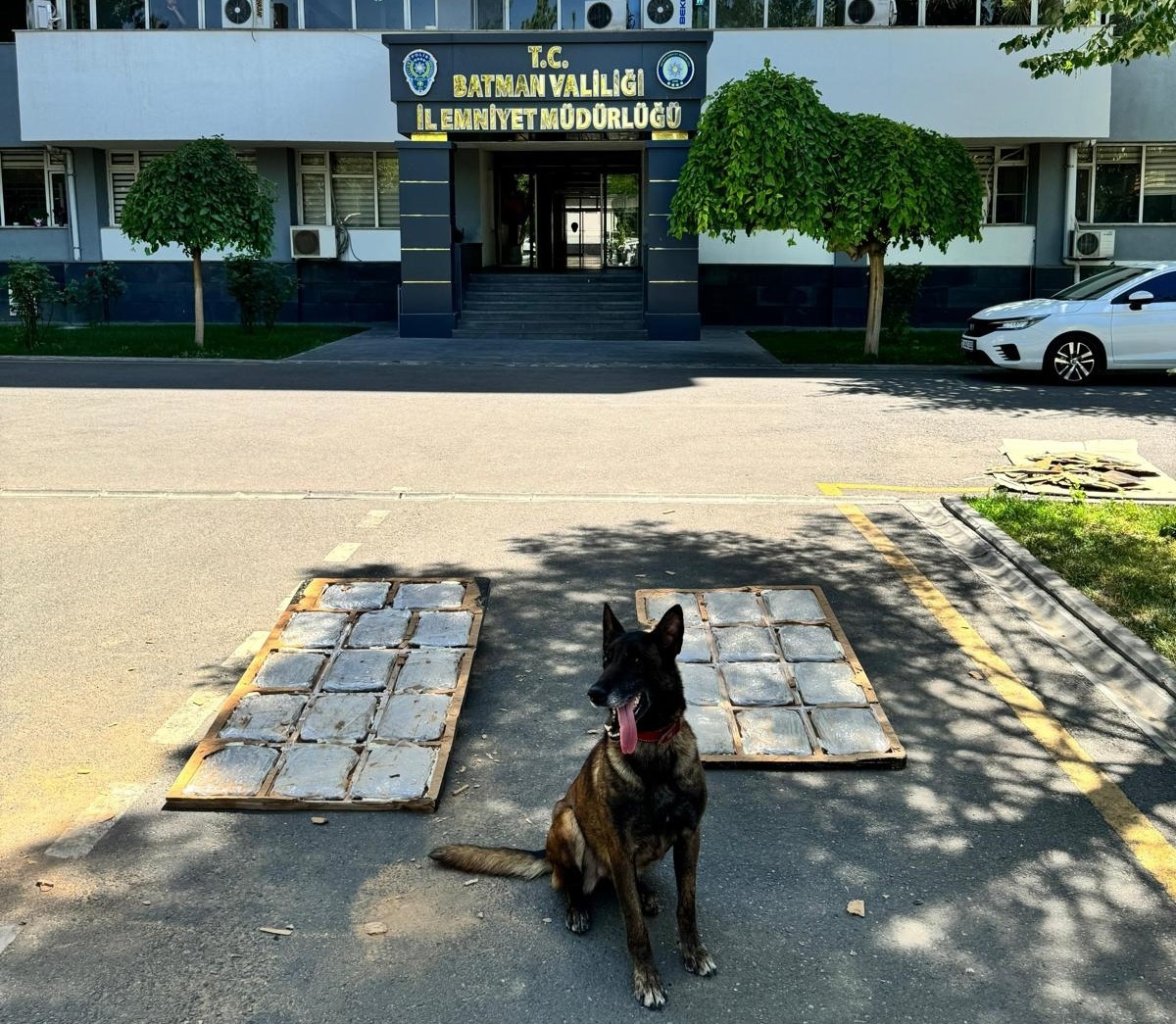Batman\'da Yolcu Otobüsünde 13 Kilo Uyuşturucu Ele Geçirildi