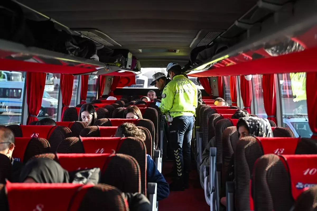 Adana\'da Yolcu Otobüslerine Denetim