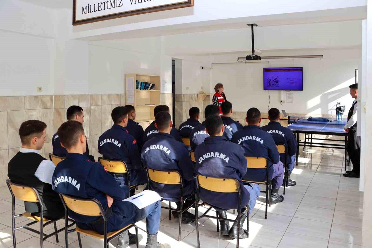 Sinop\'ta Askerlere Evlilik Semineri