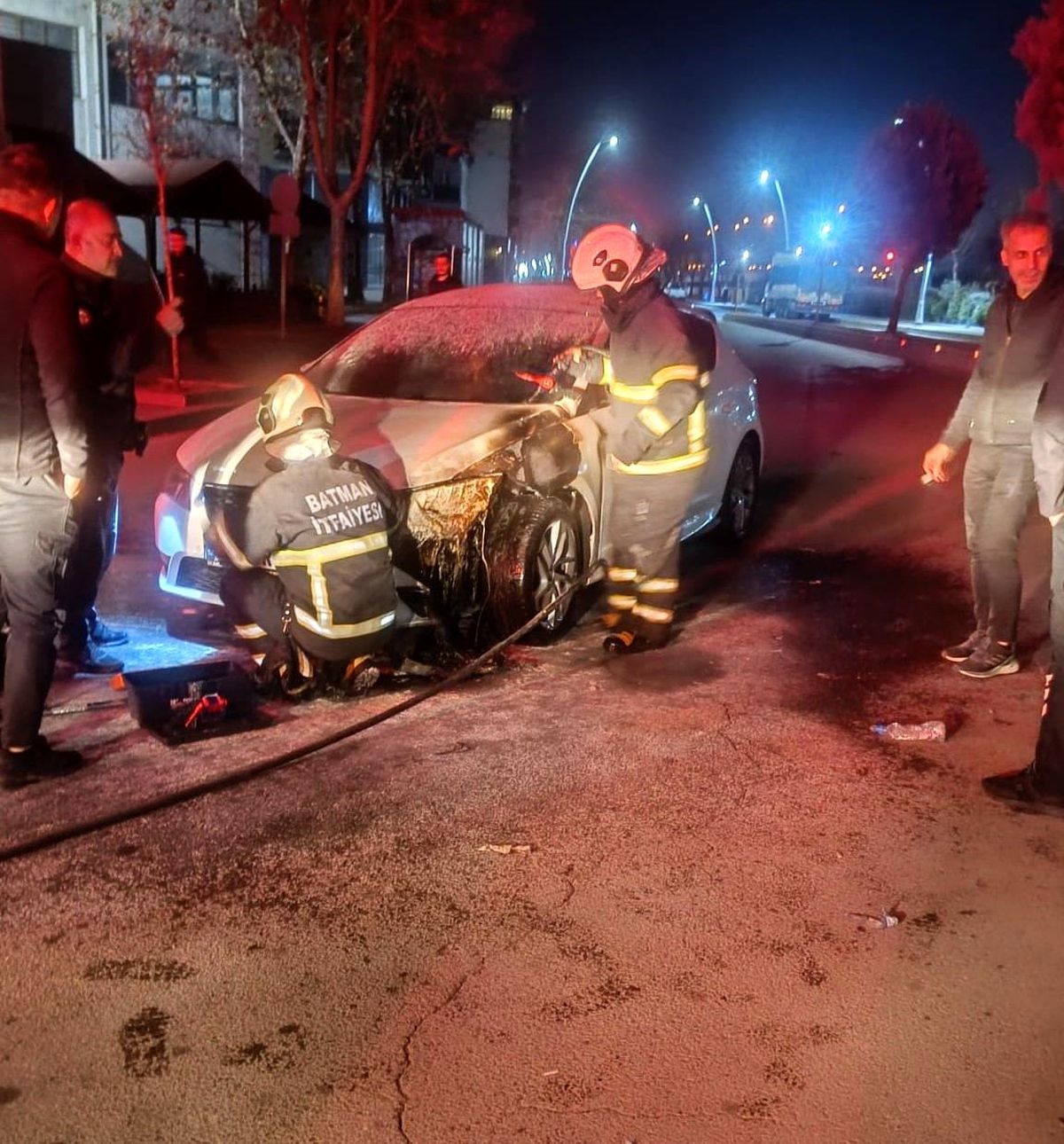Batman\'da Otomobil Yandı