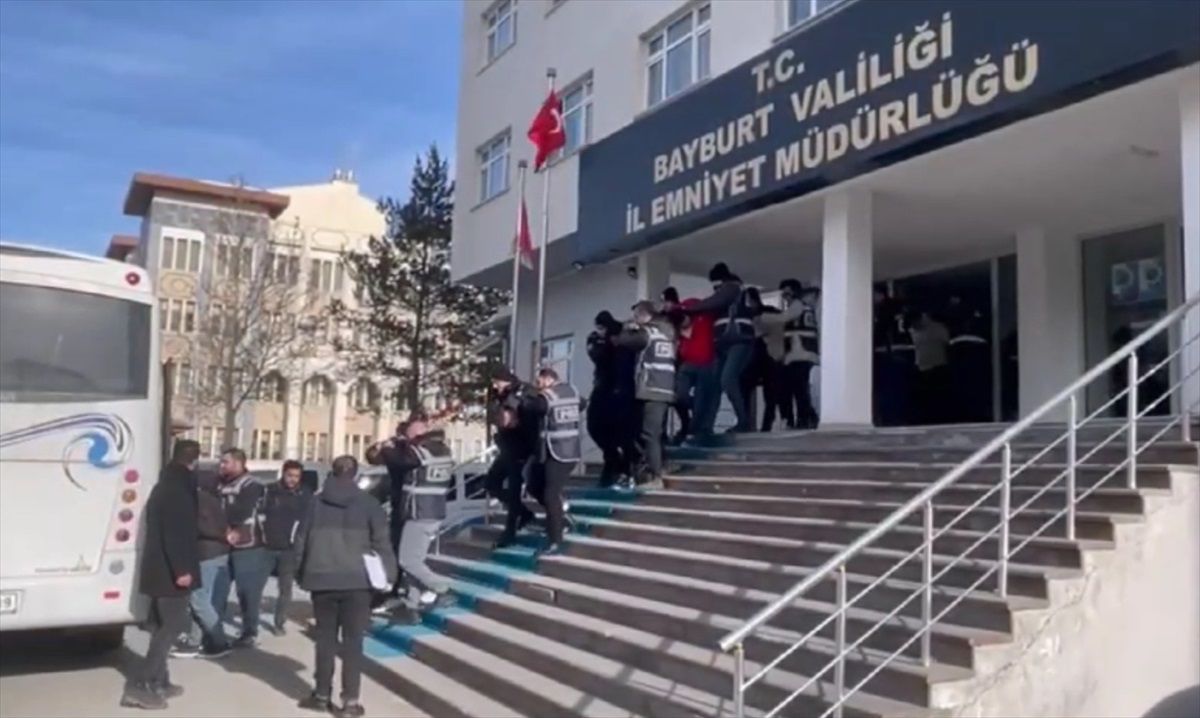 Bayburt\'ta Dolandırıcılık Operasyonu: 4 Tutuklama