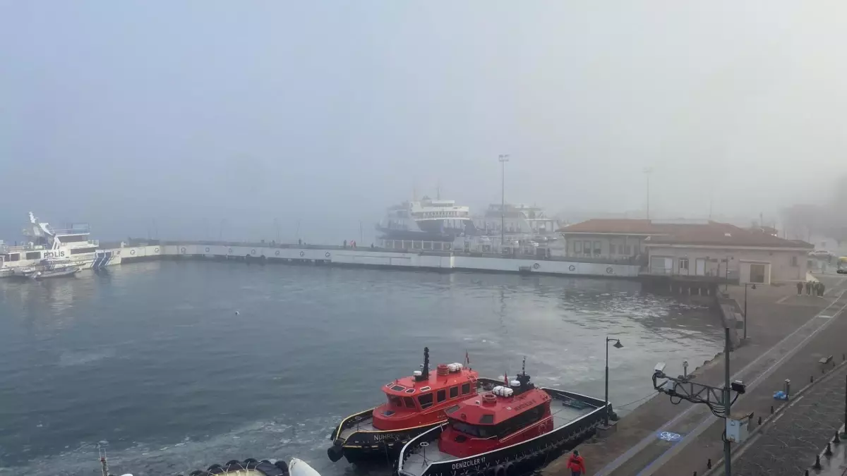 Çanakkale Boğazı\'nda Yoğun Sis Nedeniyle Trafik Durduruldu