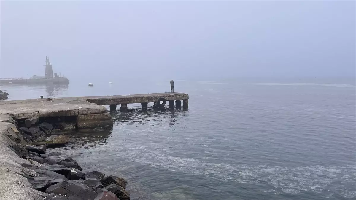 Çanakkale Boğazı\'nda Sis Nedeniyle Gemi Trafiği Durdu