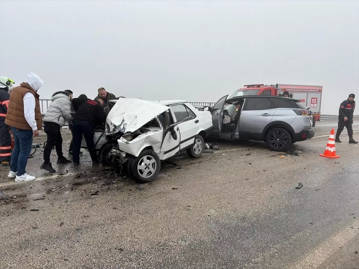 Çankırı\'da Trafik Kazası: 1 Ölü, 2 Yaralı