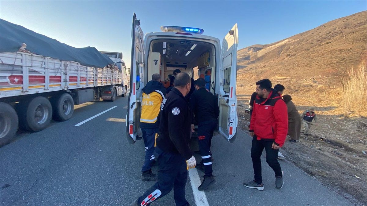 Erzincan\'da Trafik Kazası: 4 Yaralı