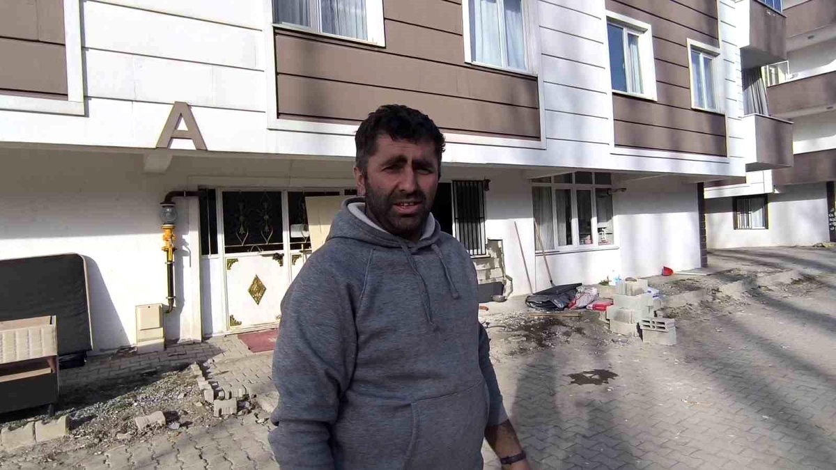 Erzurum\'da otomobil eve girdi