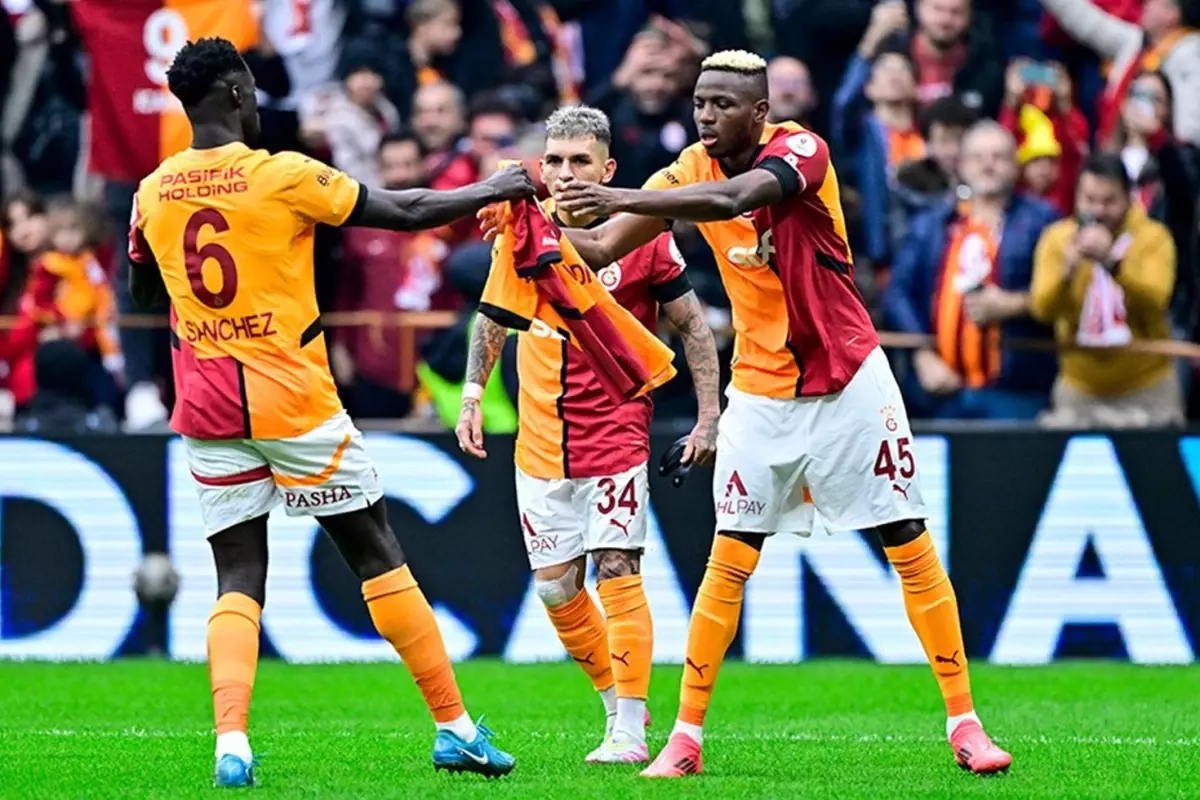 Galatasaray\'ın yıldızından taraftarı kahreden haber