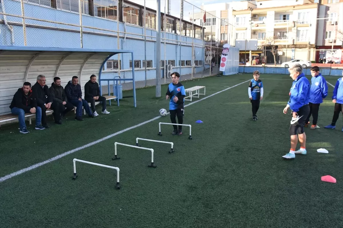 Futbol Aşkıyla Yıldızların Peşinde