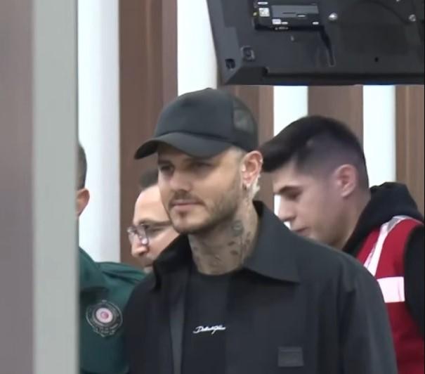 Icardi İstanbul'a döndü, herkes yanındaki güzele baktı