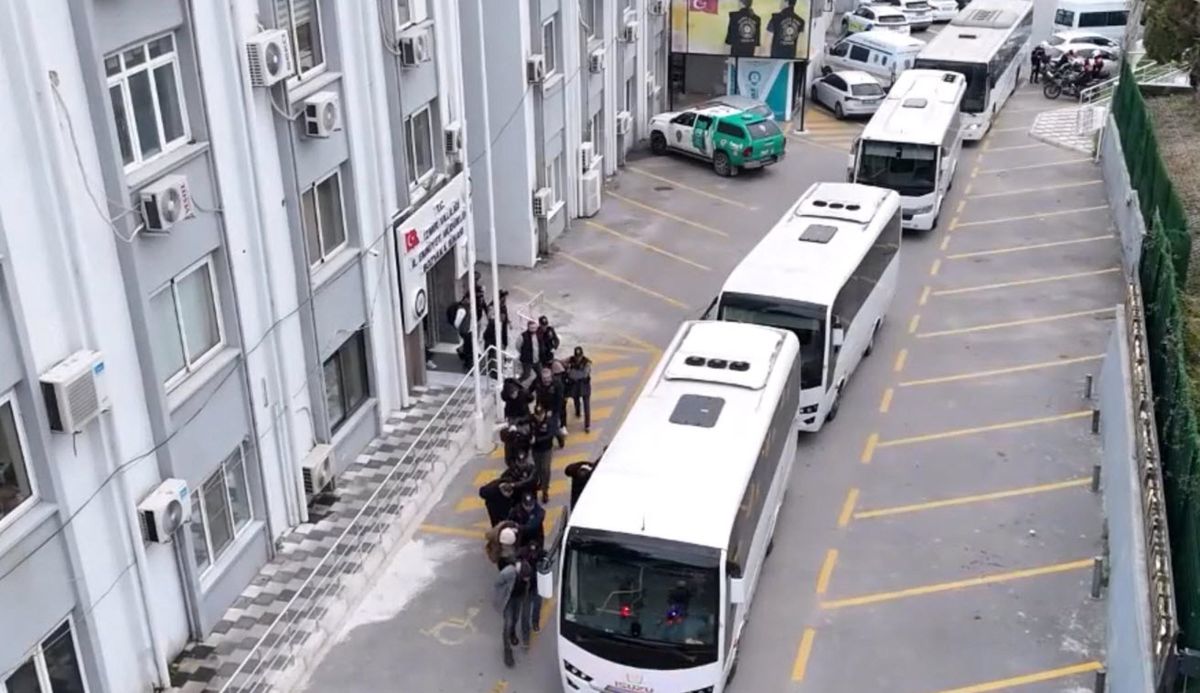 İzmir\'de Dolandırıcılık Operasyonu: 10 Milyon TL İle 123 Kişi Mağdur Oldu