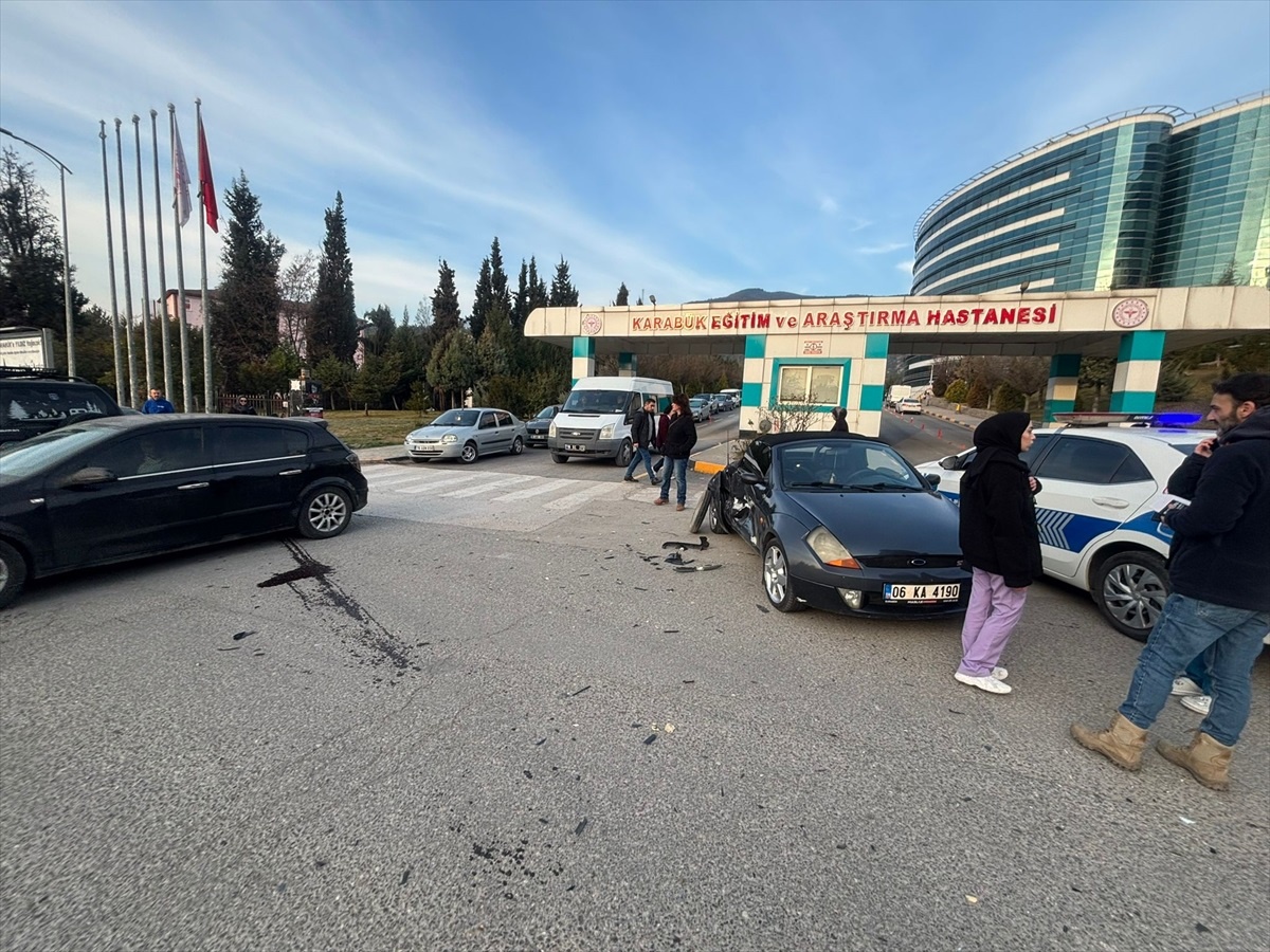 Karabük\'te Otomobil Kazası: 2 Yaralı