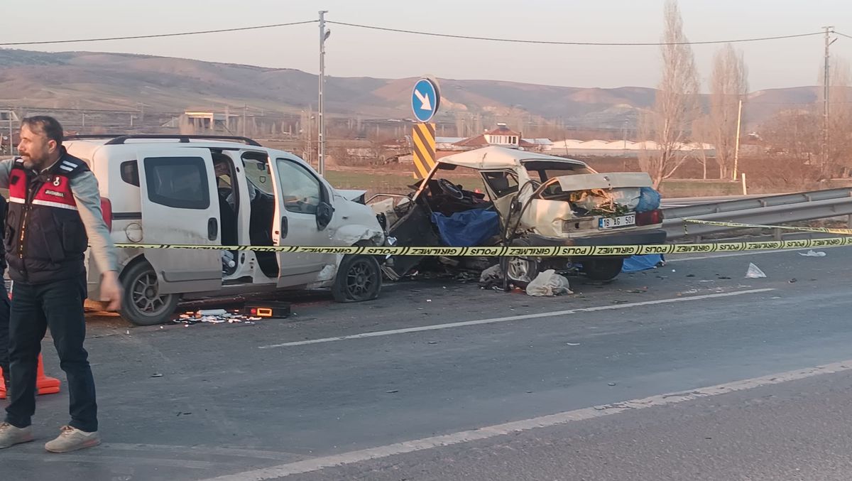 Kırıkkale\'de Trafik Kazası: 2 Ölü, 2 Yaralı