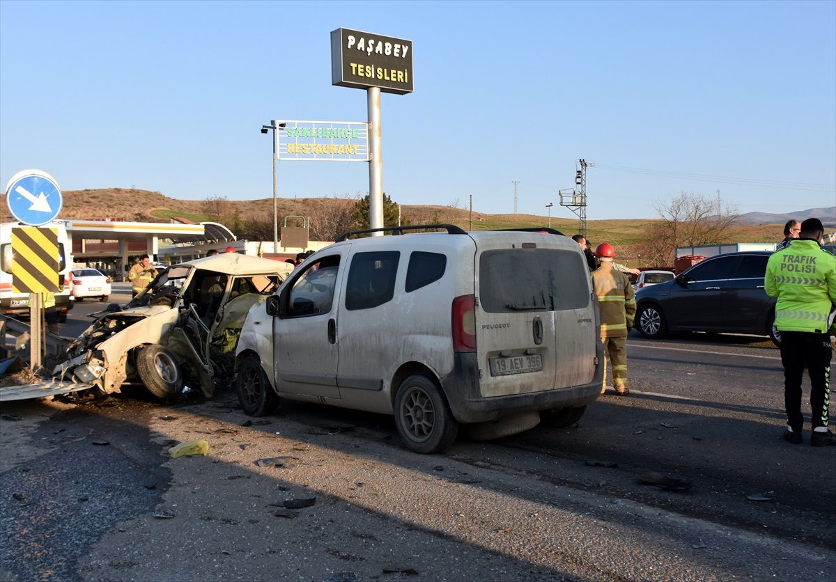 Kırıkkale\'de Trafik Kazası: 2 Ölü, 2 Yaralı