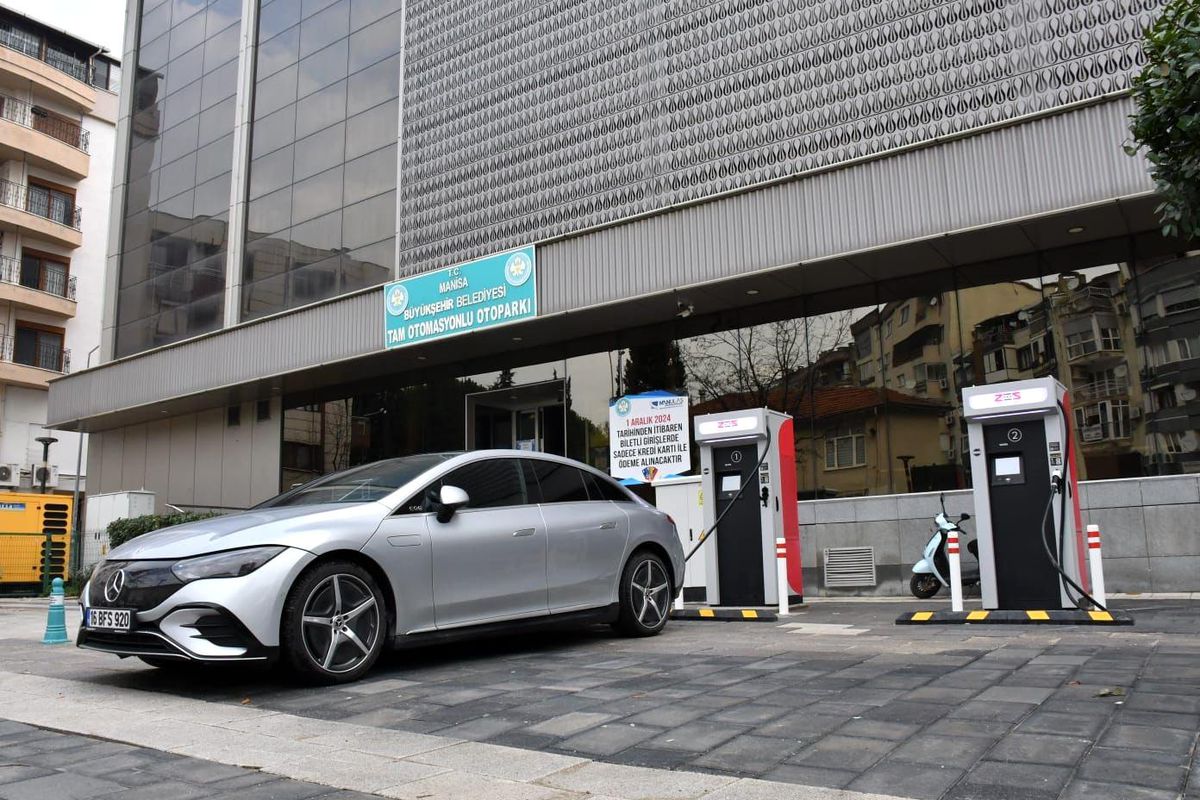 Manisa\'da İlk Elektrikli Araç Şarj İstasyonları Hizmete Girdi