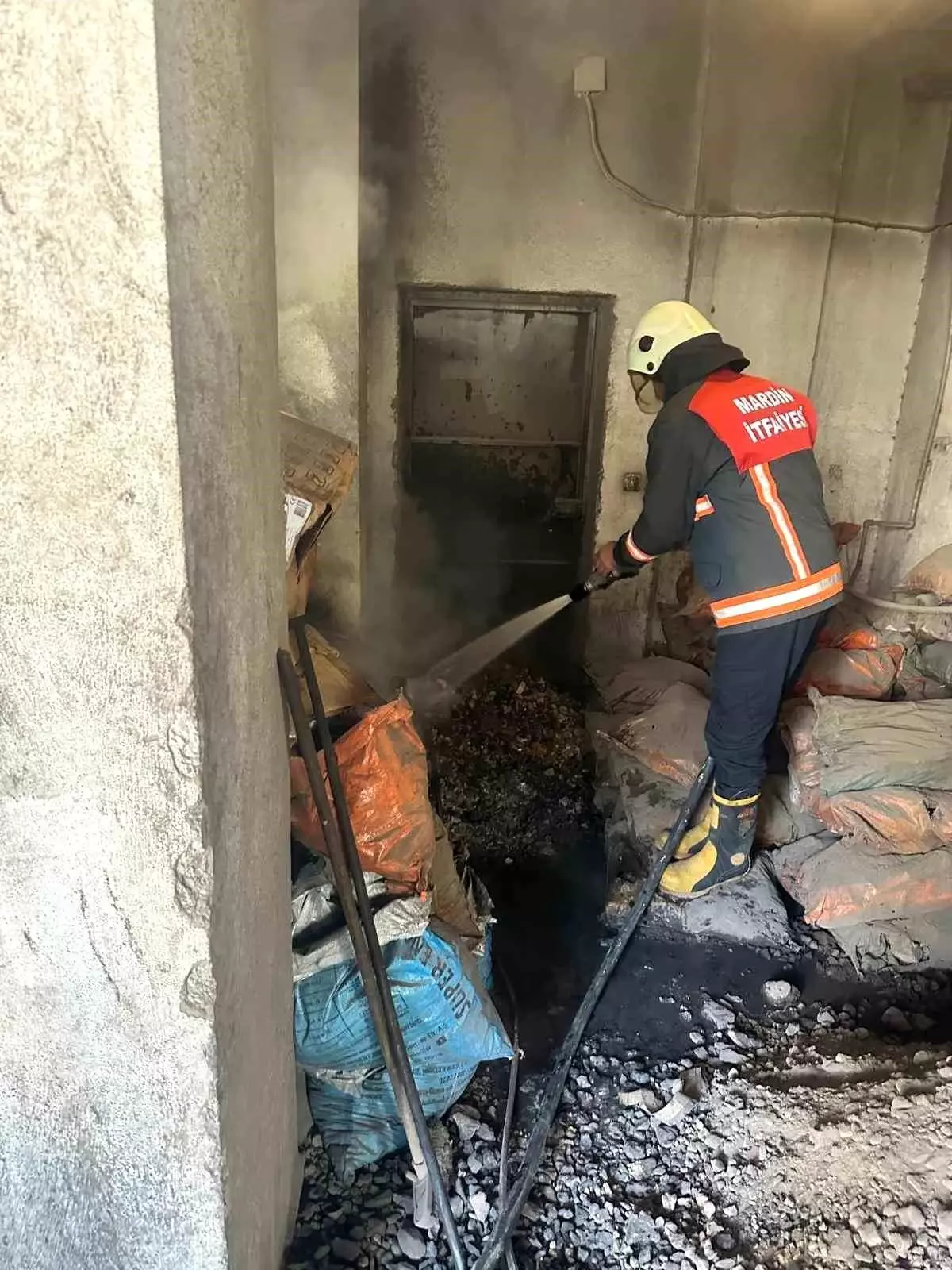 Nusaybin\'de Apartmanda Yangın