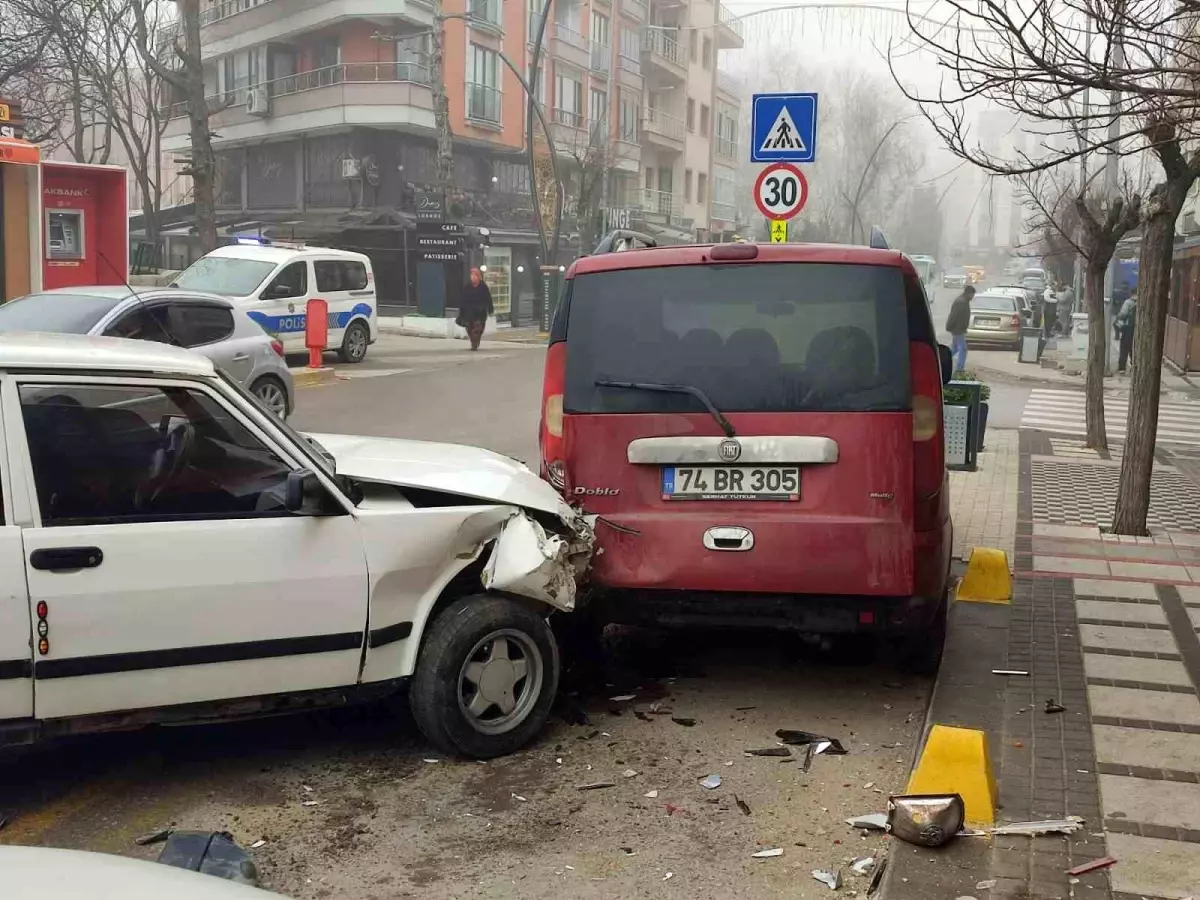 Keşan\'da Trafik Kazası: 2 Yaralı