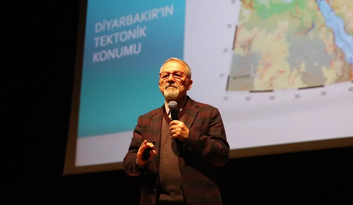 Prof. Dr. Naci Görür\'den Deprem Uyarısı