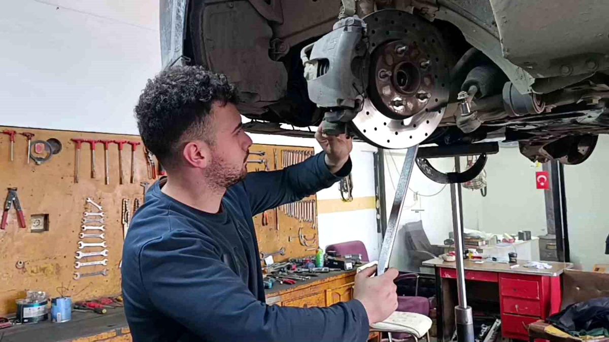 Karasu\'da Eleman Sıkıntısı: Çırak Yetişmiyor