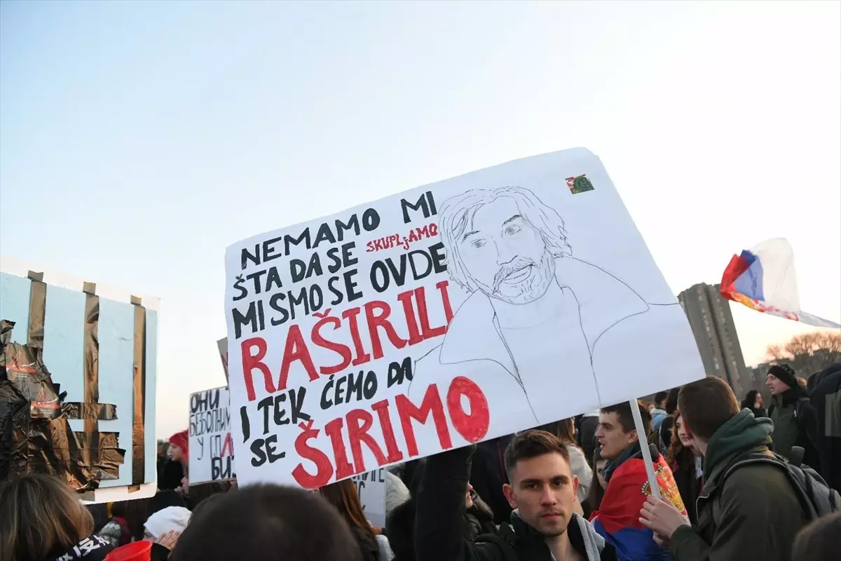 Öğrencilerden Novi Sad\'da Protesto