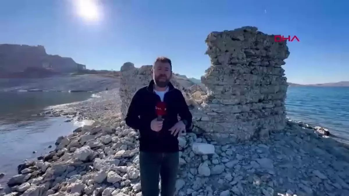 Pertek Kalesi\'nin Nizamiyesi Kuraklık nedeniyle Gün Yüzüne Çıktı