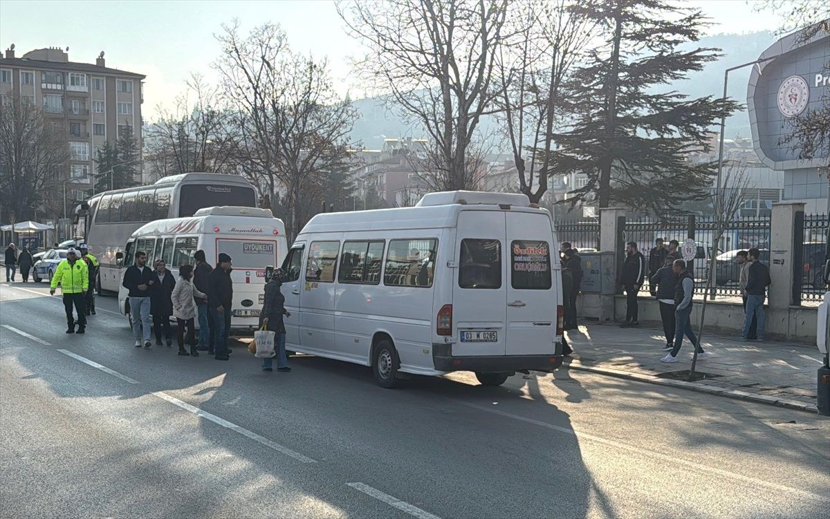 Afyonkarahisar\'da Dolmuş Kavgası: 2 Yaralı