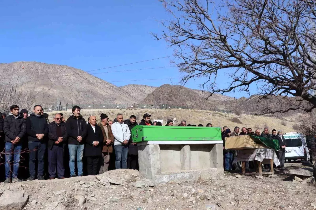 Erzurum\'da Acı Kayb: Amca ve Yeğeni Aynı Gün Toprağa Verildi