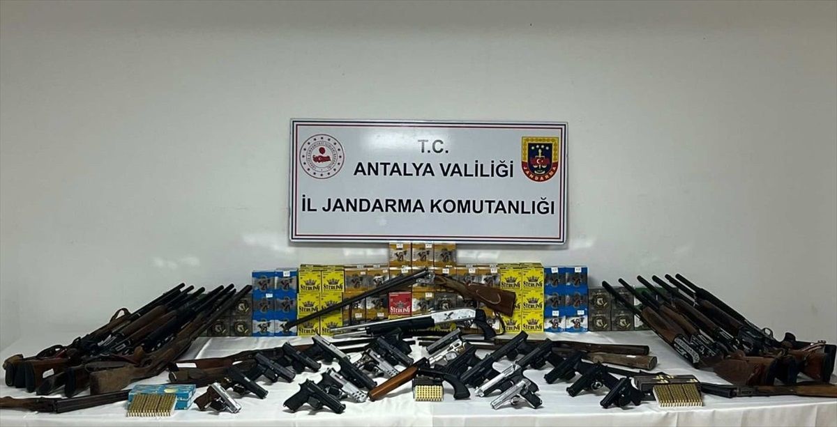 Aksu\'da Ruhsatsız Silah Operasyonu: 22 Gözaltı