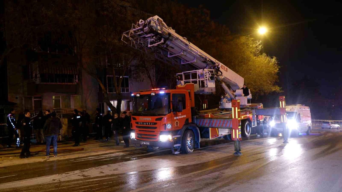 Edirne\'de Balkon Yangını Paniğe Sebep Oldu