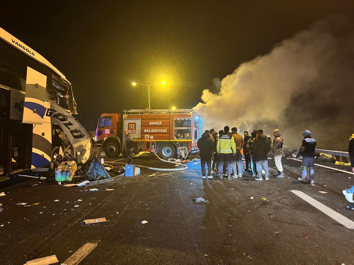 Gaziantep\'te Zincirleme Kaza: 1 Ölü, 4 Yaralı