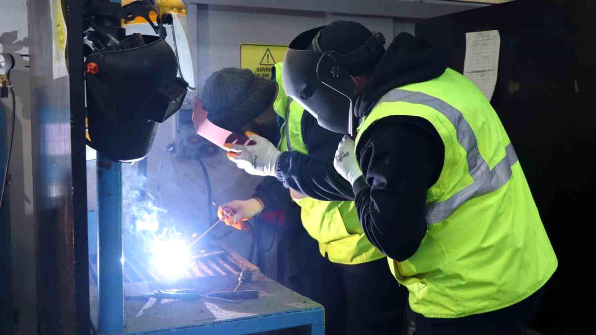Kocaeli Büyükşehir Belediyesi\'nden Teknik Personele Elektrik Ark Kaynağı Eğitimi