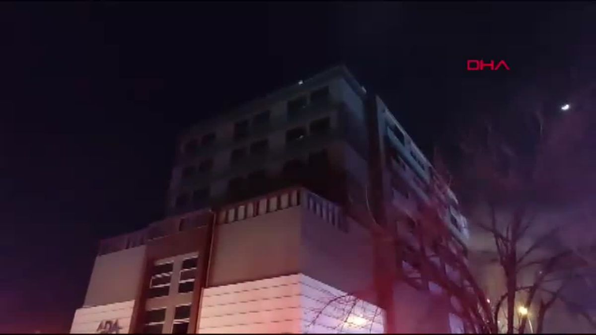 Denizli\'de 7 katlı bir apartmanda yangın çıktı, mahsur kalanları kurtarma çalışmaları sürüyor (EK GÖRÜNTÜ EKLENDİ)