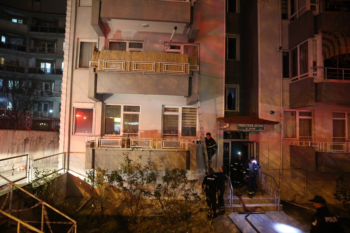 Edirne\'de Balkon Yangını Kontrol Altına Alındı