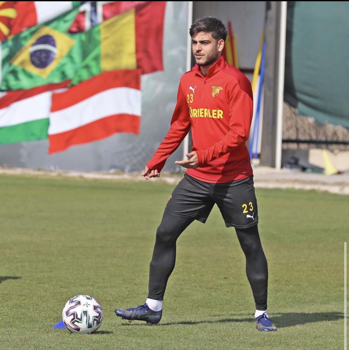 Efeler 09 SFK, Tibet Öniz ile Kadrosunu Güçlendirdi