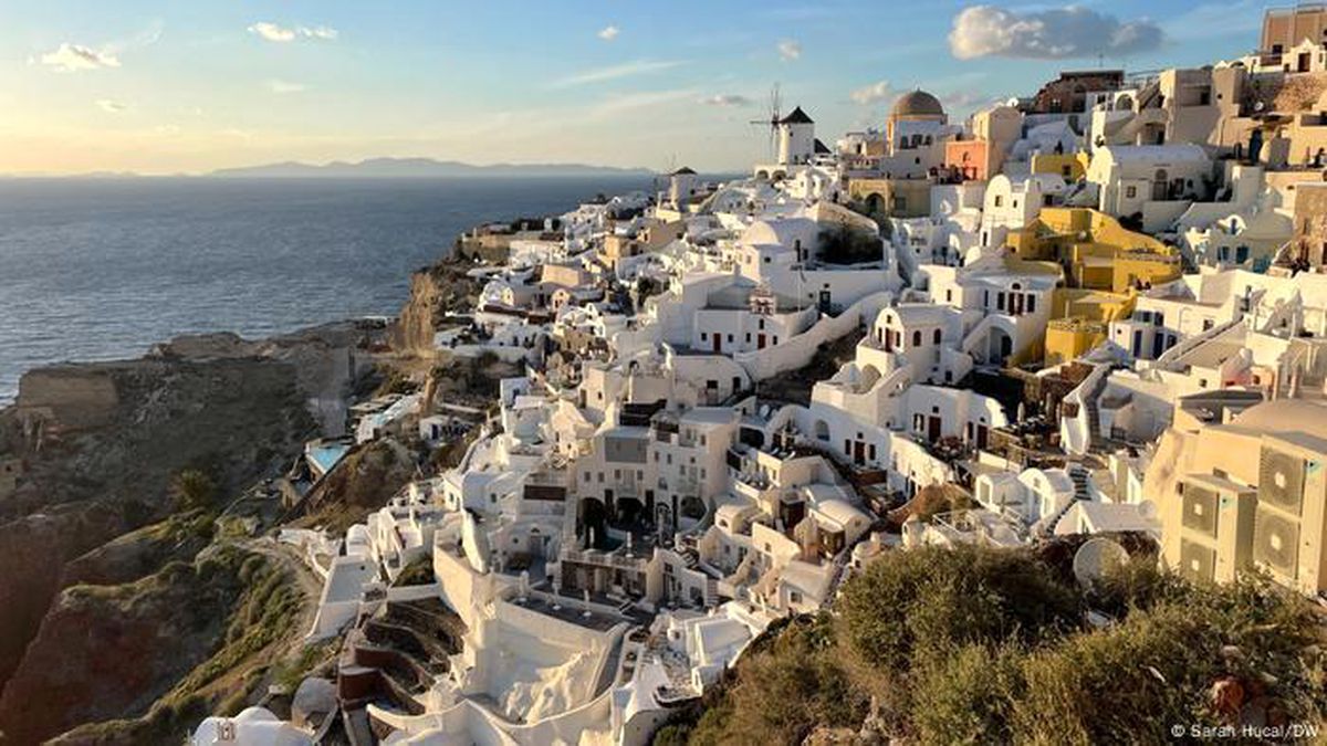 Santorini\'de Peş Peşe Depremler