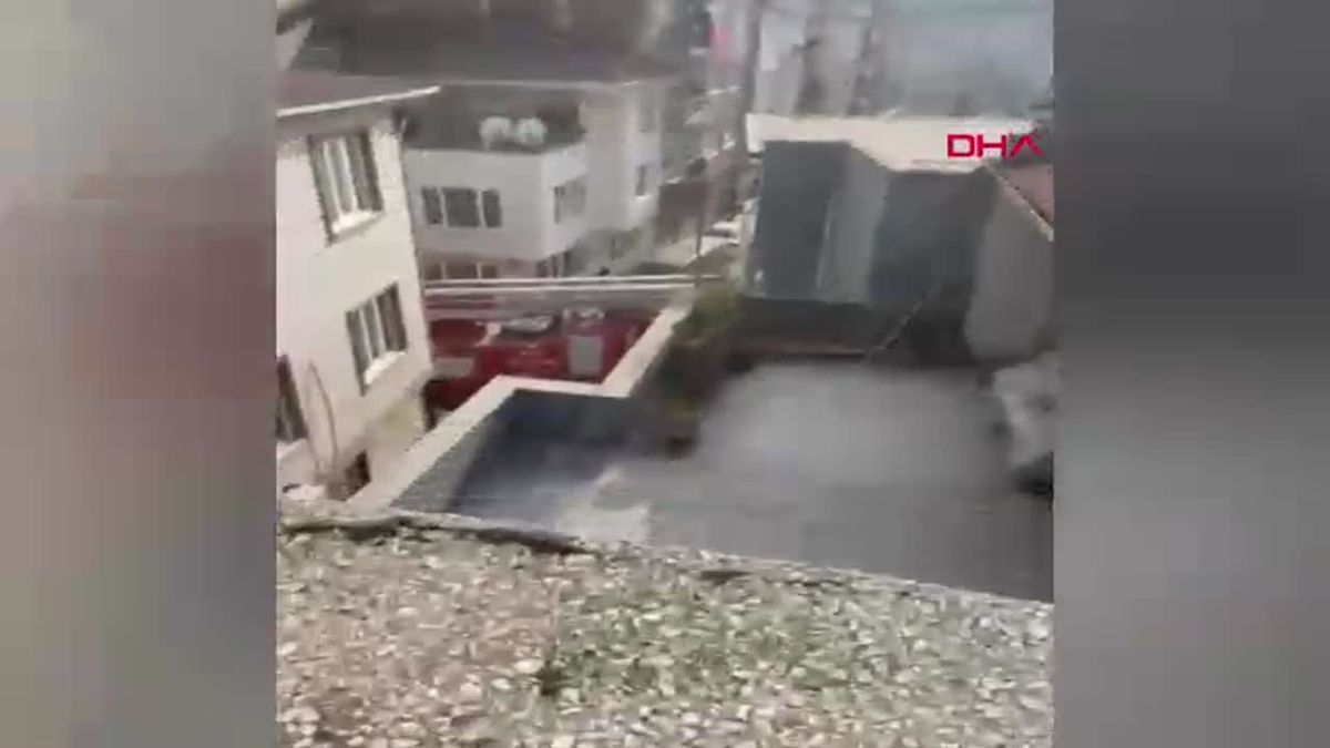 İnegöl\'de Çatı Katında Yangın Kontrol Altına Alındı