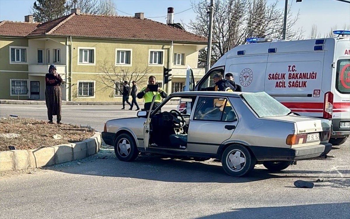 Kırşehir\'de Trafik Kazası: 1 Ölü, 1 Yaralı
