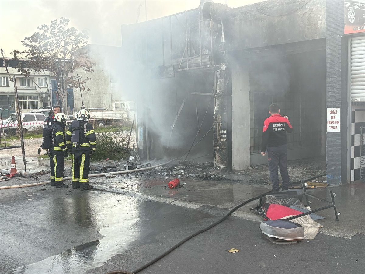 Denizli\'de Yangın: Oto Aksesuar Dükkanı Kül Oldu