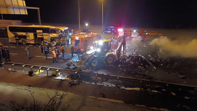 TAG Otoyolu'nda korkunç kaza! Araçlar alev topuna döndü, ölü ve yaralılar var TAG Otoyolu'nda korkunç kaza! Araçlar alev topuna döndü, ölü ve yaralılar var
