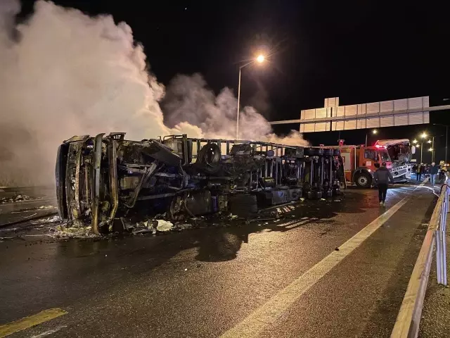 TAG Otoyolu'nda korkunç kaza! Araçlar alev topuna döndü, ölü ve yaralılar var