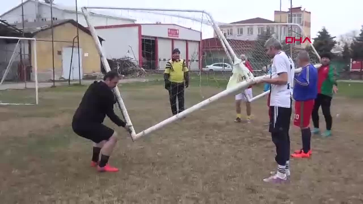 Edirne\'de 40 Yıldır Her Pazar Futbol Oynayan Arkadaş Grubu