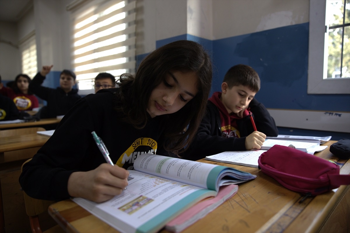 Adana, Mersin, Osmaniye ve Hatay\'da yarıyıl tatili sonrası ilk ders zili çaldı