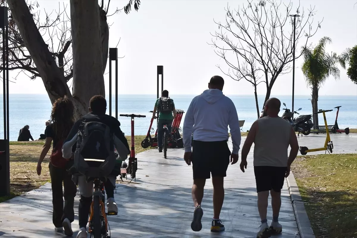 Antalya\'da Güneşli Hava Yoğunluğu