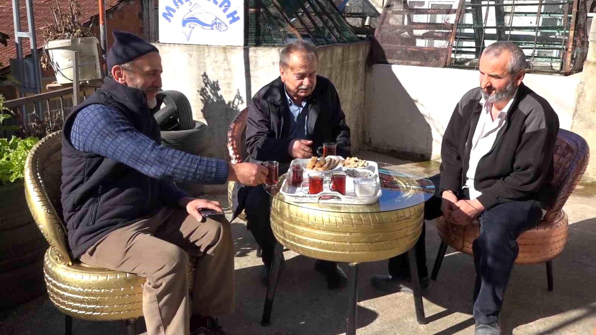 Emekli Usta, Araba Tekerleğinden Koltuk Takımı Yaptı